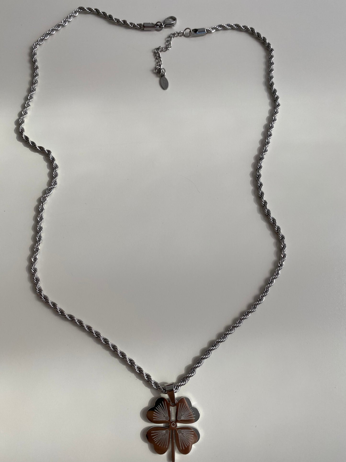 Halskette mit Glücksanhänger